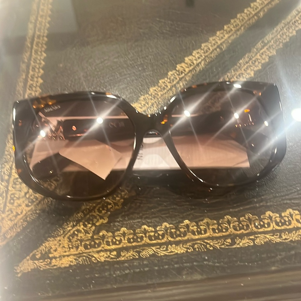 Max Mara sunglassess. Brand new with tags!56 lense with gold frame accents.